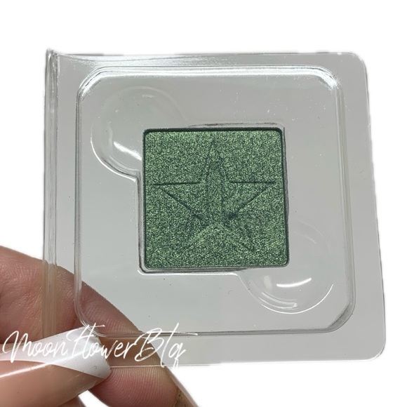 Jeffree Star Star Creek Eyeshadow Single – Metallic Sage Green Pigment - Picture 3 of 5
